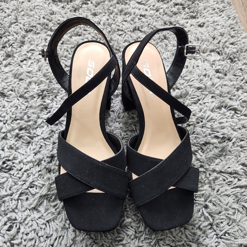 NWOB Black Platform Heels